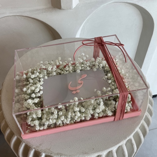 Tickle me pink - Money gift decorated with gypsophelia  *write the name desired in the message box L 27cm