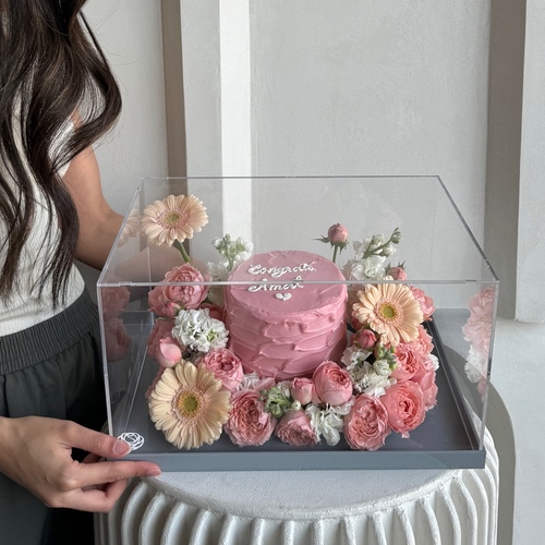 Blush cake - A clear rectangular acrylic box filled with flowers and a cake * write the desired name on the cake in the message box L 36 H20