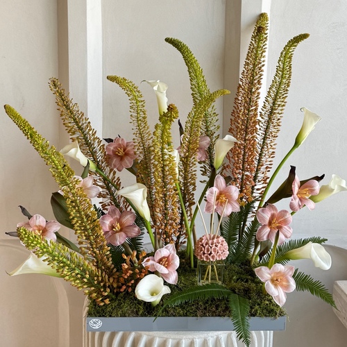 Peach Bliss diffuser - An arrangement of flowers with Riccio Caprese diffuser(size shown in picture is 100ml) *Flower kind and color may slightly differ based on availability.