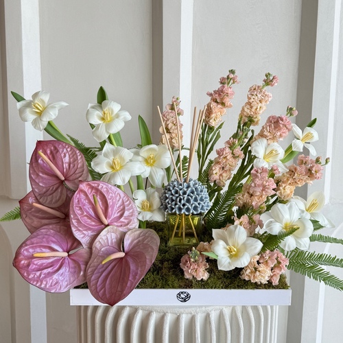 Fairy Tale - An arrangement of flowers with Riccio Caprese diffuser (200ml diffuser shown in photo) *Flower kind and color may slightly differ based on availability