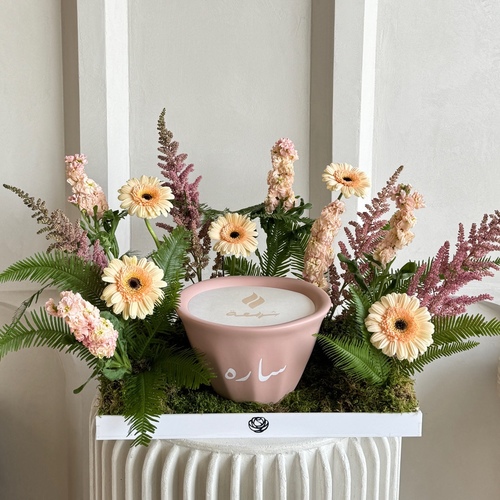 Fleurette - Heartfelt blooms - An arrangement of flowers with 21cm Shama candle *write the desired name on the candle in the message box *Flowers kind and color may slightly differ on availability