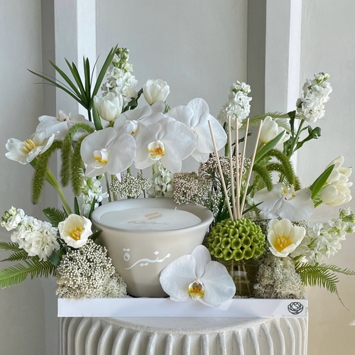 Double the luxury - An arrangement of flowers with Shamaa candle and Riccio Caprese diffuser *Write the desired name on the candle in the message box *Flowers colors and kind may differ based on availability