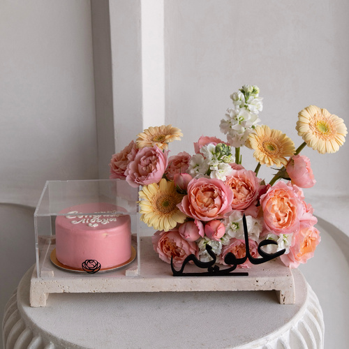 Cotton candy cake - An arrangment of flowers with cake in a travertine tray
*write the desired name or phrase on the tray in the message box*Flowers color and kind may slightly differ based on availability
L 40 H 25