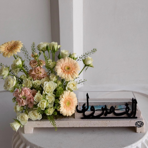 Peach melow - An arrangement of flowers on a travertine tray
*write the desired name or phrase on the tray *Flower color and kind may differ slightly based on availability
L40 H25
