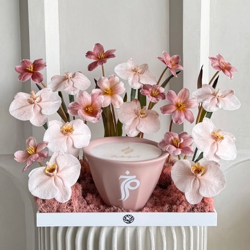 Rustic Pink Large - An arrangement of flowers with Large Shamaa candle *write the desired name on the candle in the message box *Fowers kind and color may slightly differ based on availability