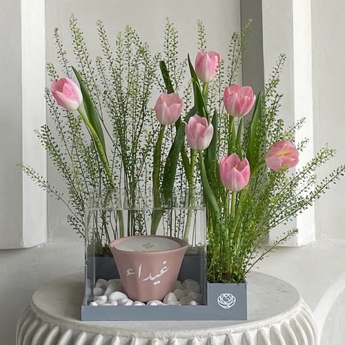 I pink you - A grey acrylic box with small Shamaa candle 12cm arranged with flowers *Write the desired name on the candle in the message box *slight difference in flowers and colors may vary. L 22cm * H 30cm*Flower kind and color may slightly 
differ based on availability.