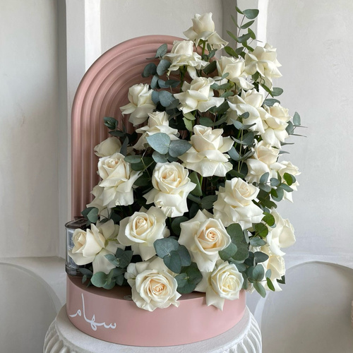 My love I - U nude wood backdrop with white roses and chocolates
with your choice of name*Write the desired name in the message boxL50cm  H60cm