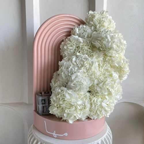 My one & only I - U nude wood backdrop with white hydrangeas and chocolates
with your choice of name*write the desired name in the message box.  



L50cm H60cm