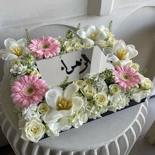Blush money box - An arrangement of flowers in a black tray with mirror money box. *write the desired name in the message box *L 30cm W 25cm *Flowe kind and color may slightly differ based on availability