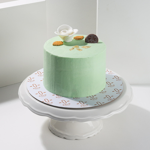 Pastel cake Tiffany - Size 6 inch, delicious vanilla cake rich in cream cheese / enough for 4-6 people