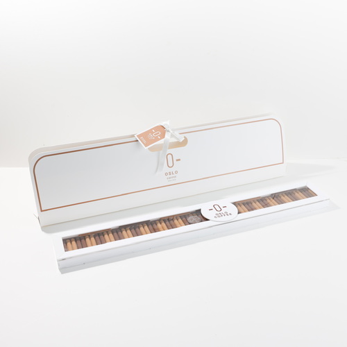 Elegant longo - An elegant acrylic box with 70 Cm long, packed in a very
creative way, contain 130 pieces of Mix Longo Chocolate.