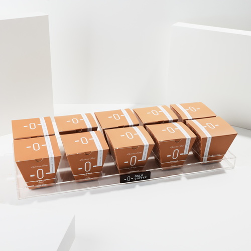 Brown box square acrylic tray - توزيعات 10 علب .
 كل علبة داخلها 5 قطع من الشوكولاتة المتنوعة المغلفة .