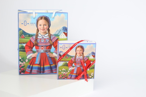 Norwegian girl 4pcs chocolate box - علبة توزيعات برسمة فتاة مستوحاة من تراث اوسلو النرويجية .
 تتكون العلبة من 4 قطعة شوكولاتة و حقيبة منفصلة لكل علبة .