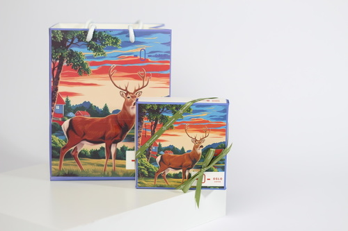 Norwegian deer 4pcs chocolate box - علبة توزيعات برسمة الغزال مستوحاة من تراث اوسلو النرويجيه .تتكون العلبة من 4 قطعة شوكولاتة و حقيبة منفصلة لكل علبة