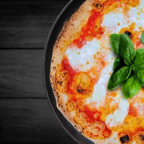 82GOURMIZZA - Pizza Margherita - tomato sauce, mozzarella cheese, olive oil and basil