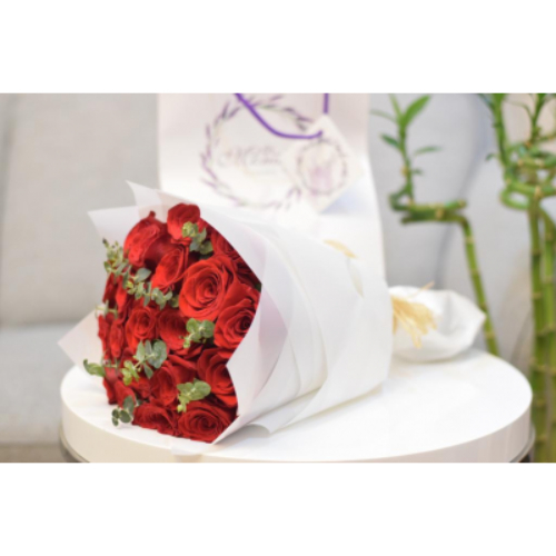 Red roses White cover - Red roses White cover 17 roses with green