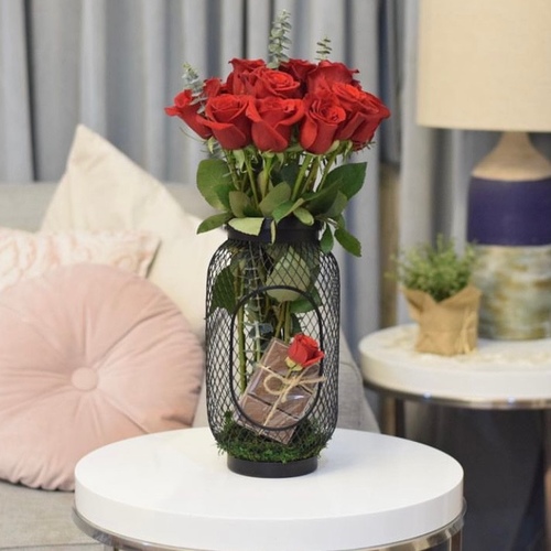 Monay Flower - Red Cage - Black cage decorate with red roses and chocolate