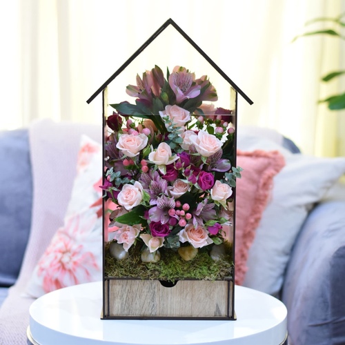 Pink House - A beautiful house containing baby rose flowers, astomaria, grass, and green plants, in addition to 20 luxurious pieces of chocolates