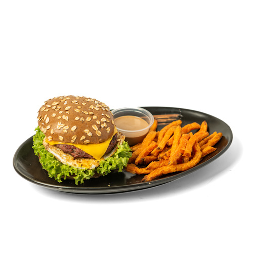 Beef burger - 1 beef patty, 1 slice
cheese, lettuce,  onion, dynamic sauce with
sweet potato fries protein 40 carb 52 fat 22 cal 486