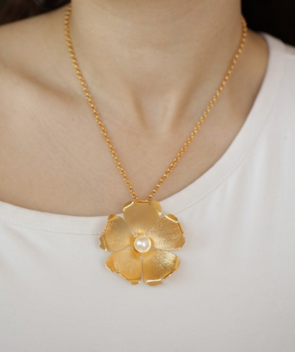 Handmade flower necklace - Handmade gold-plated necklace crafted with care, featuring elegant design and stones. Lightweight, unique, and perfect for everyday wear or special occasions.