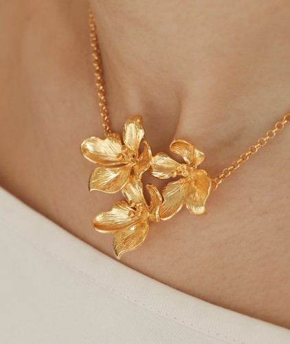 Handmade flowers necklace - Handmade gold-plated flowers necklace crafted with care, featuring elegant design. Lightweight, unique, and perfect for everyday wear or special occasions.