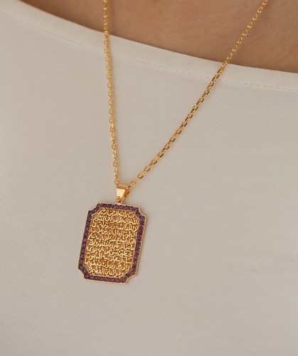 Handmade necklace plated in gold - Handmade necklace plated in 24k of gold crafted with care, featuring stones and an elegant design . Lightweight, unique, and perfect for everyday wear or special occasions.