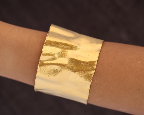 Handmade bracelet - Handmade bracelet plated with 24k of gold, crafted with care, featuring and an&nbsp; elegant design. Lightweight, unique, and perfect for everyday wear or special occasions.