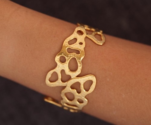 Handmade bracelet - Handmade bracelet plated with 24k of gold, crafted with care, featuring and an elegant design. Lightweight, unique, and perfect for everyday wear or special occasions.