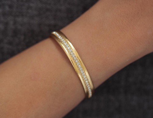 Handmade bracelet - Handmade bracelet plated with 24k gold, crafted with care, featuring swarovski stones and an elegant design. Lightweight, unique, and perfect for everyday wear or special occasions.