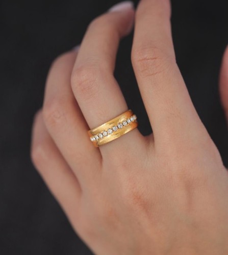 Handmade ring - Handmade ring plated with 24k gold, crafted with care, featuring swarovski stones and an elegant design. Lightweight, unique, and perfect for everyday wear or special occasions.