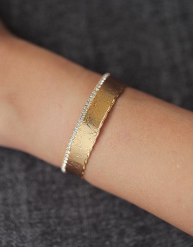 Handmade bracelet - Handmade bracelet plated with 24k gold, crafted with care, featuring swarovski stones and an elegant design. Lightweight, unique, and perfect for everyday wear or special occasions.
