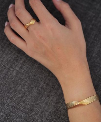 Set of bracelet and ring - Handmade bracelet and ring plated with 24k gold, crafted with care, featuring swarovski stones and an elegant design. Lightweight, unique, and perfect for everyday wear or special occasions.