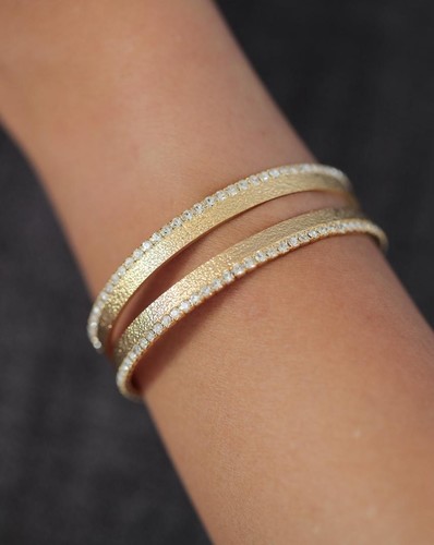 Handmade bracelet - Handmade bracelet plated with 24k gold, crafted with care, featuring swarovski stones and an elegant design. Lightweight, unique, and perfect for everyday wear or special occasions.