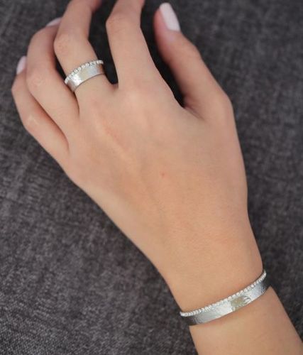 Set of bracelet and ring - Handmade bracelet and ring plated with 24k gold, crafted with care, featuring swarovski stones and an elegant design. Lightweight, unique, and perfect for everyday wear or special occasions.