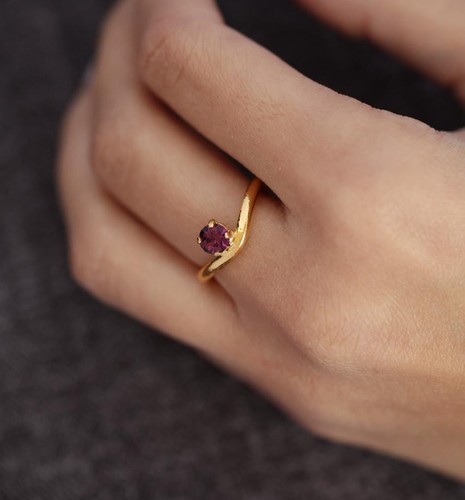 Handmade purple stone ring - Handmade ring plated with 24k gold, crafted with care, featuring a colored stone and an elegant design. Lightweight, unique, and perfect for everyday wear or special occasions.
