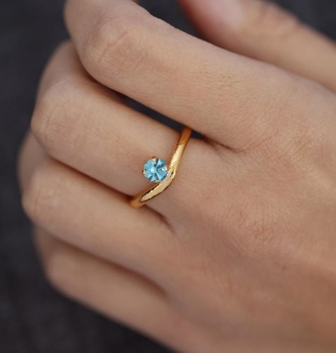 Handmade blue stone ring - Handmade ring plated with 24k gold, crafted with care, featuring a colored stone and an elegant design. Lightweight, unique, and perfect for everyday wear or special occasions.