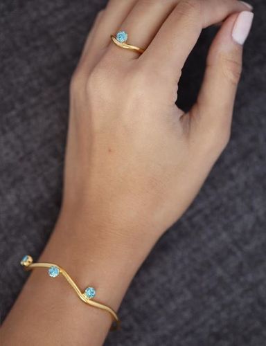 Set of bracelet and ring - Handmade bracelet and ring plated with 24k gold, crafted with care, featuring a colored stone and an elegant design. Lightweight, unique, and perfect for everyday wear or special occasions.