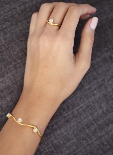 Set of bracelet and ring - Handmade bracelet and ring plated with 24k gold, crafted with care, featuring a colored stone and an elegant design. Lightweight, unique, and perfect for everyday wear or special occasions.