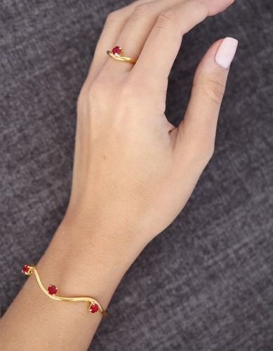 Set of bracelet and ring - Handmade bracelet and ring plated with 24k gold, crafted with care, featuring a colored stone and an elegant design. Lightweight, unique, and perfect for everyday wear or special occasions.
