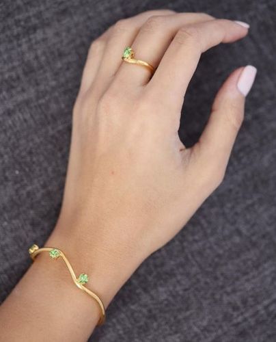 Set of bracelet and ring - Handmade bracelet and ring plated with 24k gold, crafted with care, featuring a colored stone and an elegant design. Lightweight, unique, and perfect for everyday wear or special occasions.