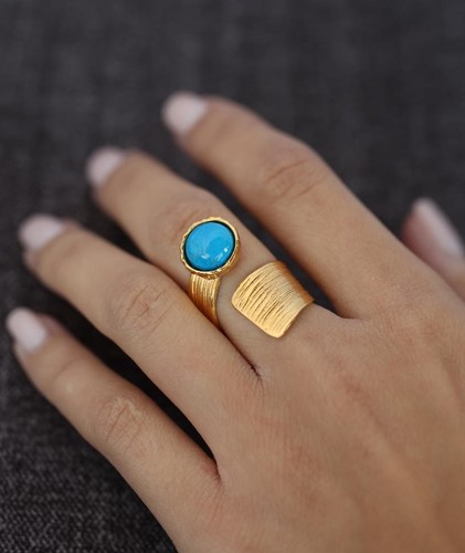 Blue stoned statement ring - Handmade statement ring plated with 24k gold, crafted with care, featuring a blue stone and an elegant design. Lightweight, unique, and perfect for everyday wear or special occasions.