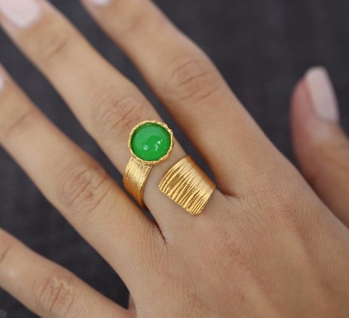 Green stoned statement ring - Handmade statement ring plated with 24k gold, crafted with care, featuring a green stone and an elegant design. Lightweight, unique, and perfect for everyday wear or special occasions.