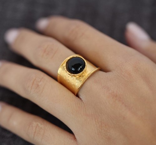 Black stoned statement ring - Handmade statement ring plated with 24k gold, crafted with care, featuring a black stone and an elegant design. Lightweight, unique, and perfect for everyday wear or special occasions.