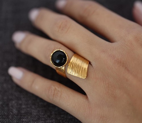 Black stoned statement ring - Handmade statement ring plated with 24k gold, crafted with care, featuring a black stone and an elegant design. Lightweight, unique, and perfect for everyday wear or special occasions.