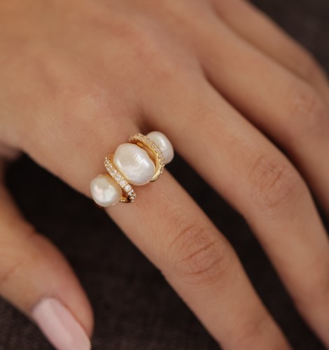 Statement ring - Modern statement ring plated in&nbsp;18K of gold, designed to elevate your style with effortless sophistication.