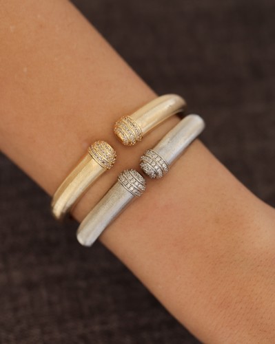 Statement bracelets - Modern statement bracelets plated in&nbsp;18K of gold, designed to elevate your style with effortless sophistication.
