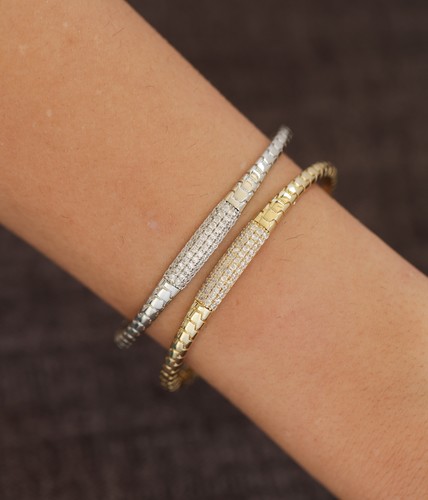 Statement bracelets - Modern statement bracelets plated in&nbsp;18K of gold, designed to elevate your style with effortless sophistication.
