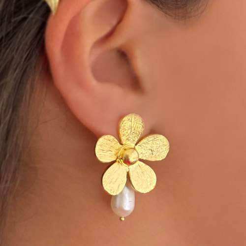 Handmade earrings - Daisy flower earrings Gold Plated with pearls