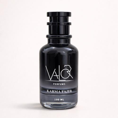 كارما فجر - عطر كارما فجر هو بداية يوم لا تشبه غيرها تركيبة توقظ الحواس من الول رشة تجمع بين انتعاش الحمضيات ودفء الزنجبيل مع لمسة خضراء نقية لتمنحك احساس بالنقاء النشاط والاتزان هذ العطر صمم لمن يبدا يومة بوعي لمن يؤمن ان الطاقة التي تختارها في الصباح تصنع كارما يومك كامل مناسب للا ستخدام اليومي وال العمل واللحظات التي تحتاج فيها حضور انيقا