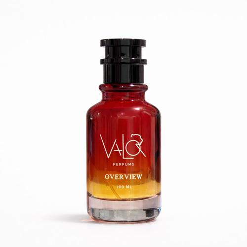 اوفر فيو - هو عطر يقدم انطباعا واضحا من اول لحظة دافي غني ومتوازن بين الفخامة والجراة&nbsp; يفتتح العطر بنفحات حمضية ناعمة تمنح احساسا مشرقا ثم ينتقل بسلاسة الي قلب زهور فاكهي عميق قبل ان يستقر علي قاعدة دافئة من الفانيليا والاخشاب والتوابل تترك اثر انيقا يدوم